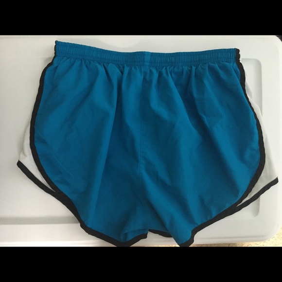 Nike Running Shorts - Picture 2 of 3